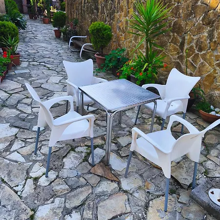 El Hondal Πανδοχείο *